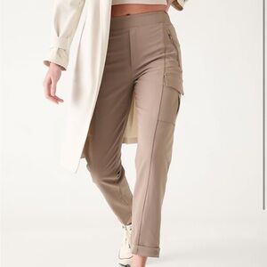 Athleta Endless High Cargo Pant sz 4 petite in Pyrite